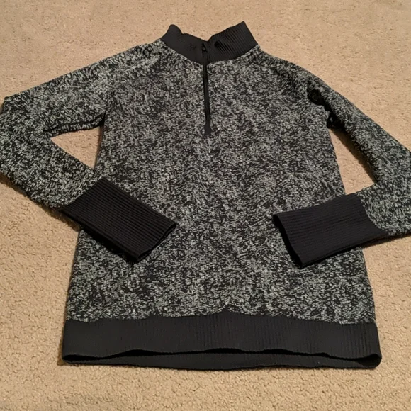 COPY - Lululemon Rest Less 1/2 Zip
in Black / White size 6 - Picture 5 of 8